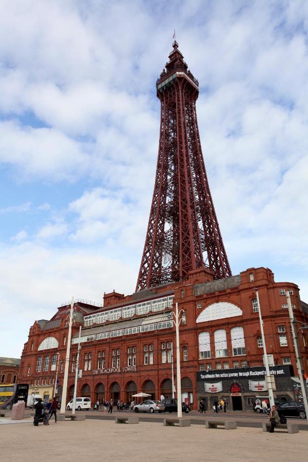 Town Center Willow Apartment - Sleeps Up To 10 - Dogs Welcome - 2 Minutes From Train Station Blackpool Exterior foto