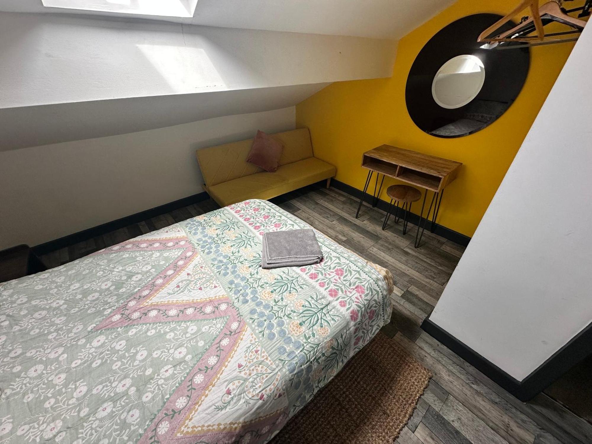 Town Center Willow Apartment - Sleeps Up To 10 - Dogs Welcome - 2 Minutes From Train Station Blackpool Exterior foto